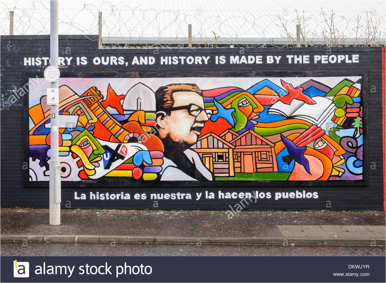 Mural at the International Peace Wall Belfast showing the Ultimas palabras Last words