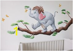 Olifantje uit jungle book op een tak gemaakt door BIM Muurschildering op structuur spagtelpoets Elephant mural painting nursery