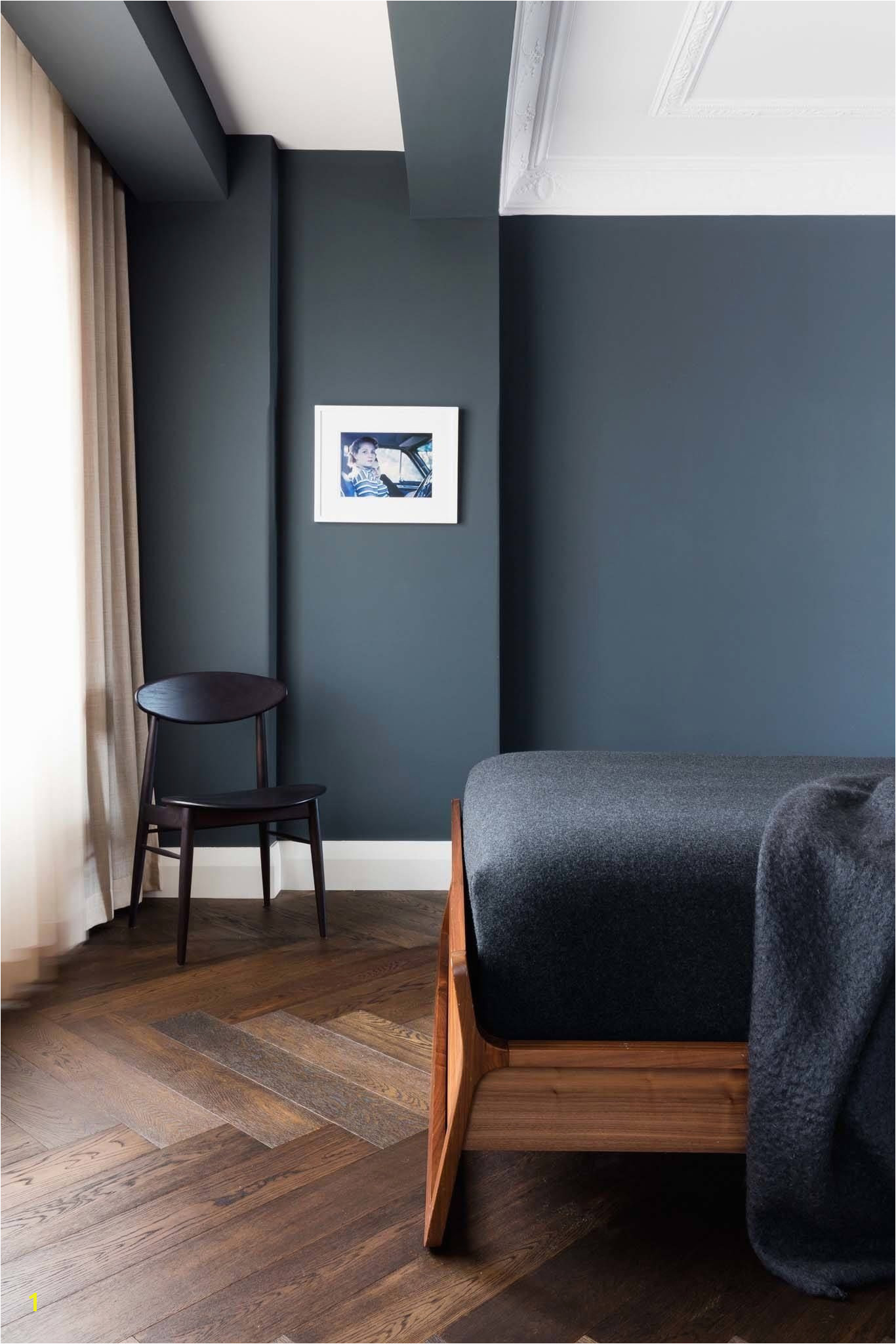 Mid Century Modern Bedroom 11 1 Kindesign LOVE the moody blue and sleek lines