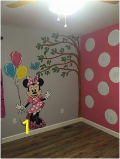 I painted this nursery with a Minnie Mouse and Polka Dot themeð
