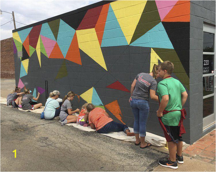 Mural Painter Wanted Munity Paints Downtown Mural Local News