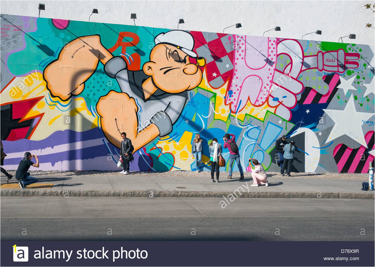 Bowery Mural Wall 2019 Cartoon Graffiti Stockfotos & Cartoon Graffiti Bilder Alamy