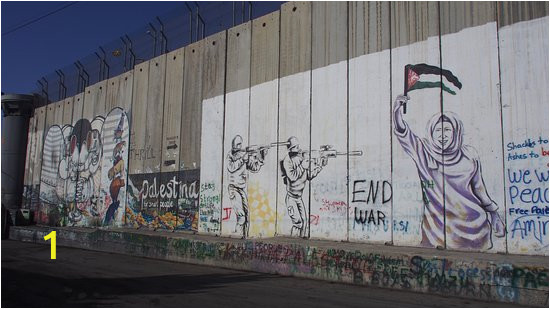 Drawing Murals On Wall Separation Wall Bild Von Banksy S Shop Bethlehem