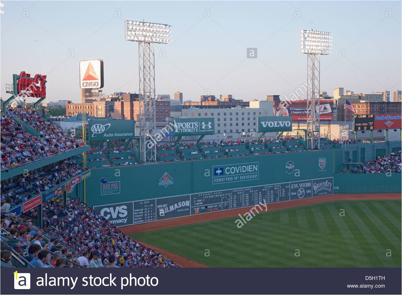 green monster leftfield wand historischen fenway park boston rot sox boston ma usa 20 mai 2010 red sox gegen minnesota zwillinge d5h1th