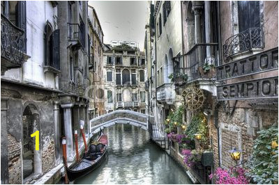 Venice Italy Wall Murals Gondel Palazzi Und Bruecke Venedig Italien Wall Mural