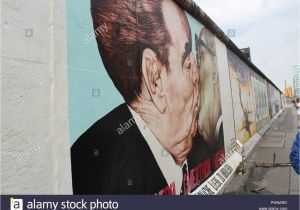 Berlin Wall Mural Kissing Kissing Painting Stock S & Kissing Painting Stock