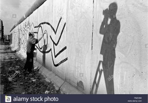 Keith Haring Berlin Wall Mural Keith Haring Stockfotos & Keith Haring Bilder Seite 2 Alamy