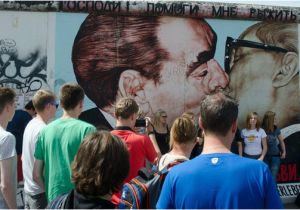 Party City Wall Murals Ost Und West In Berlin Nur Eingeborenen Merken S Noch