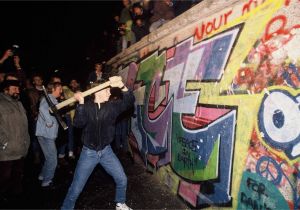 Sejarah Berlin Wall Mural Kiss All About the Rise and Fall Of the Berlin Wall