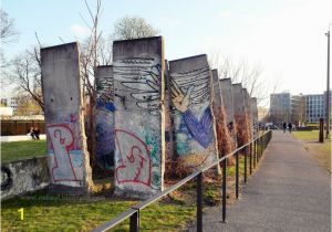 Sejarah Berlin Wall Mural Kiss Nabil Aizat Bin Abdul Rahman Crossing the Berlin Wall