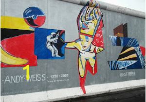 Sejarah Berlin Wall Mural Kiss Nabil Aizat Bin Abdul Rahman Crossing the Berlin Wall