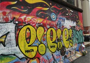 Wall Murals Vancouver Wa Berlin Entlang Der Einstigen Mauer Im Grenzenlosen Spree athen